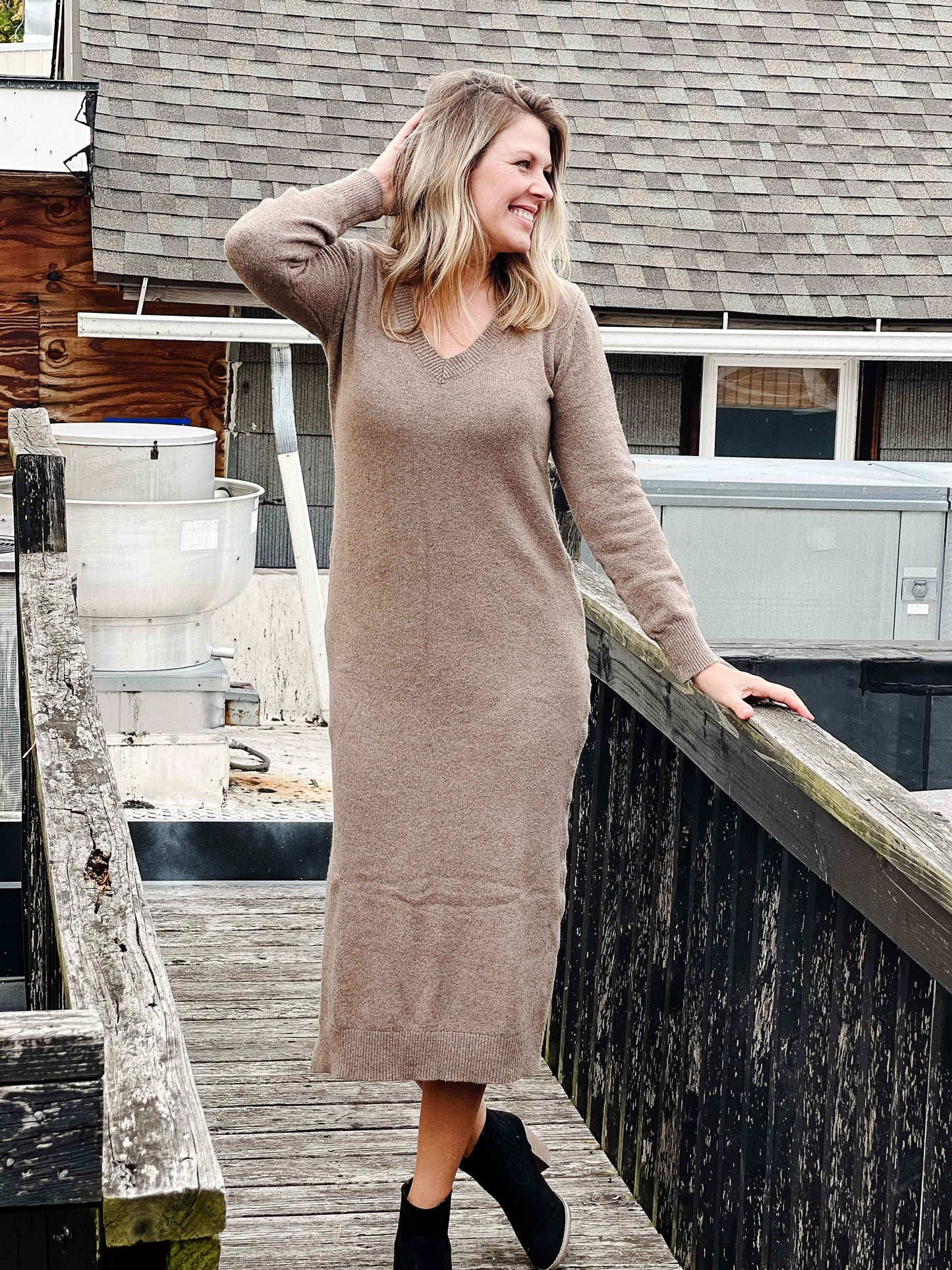 WINNIE V-Neck Sweater Maxi Dress