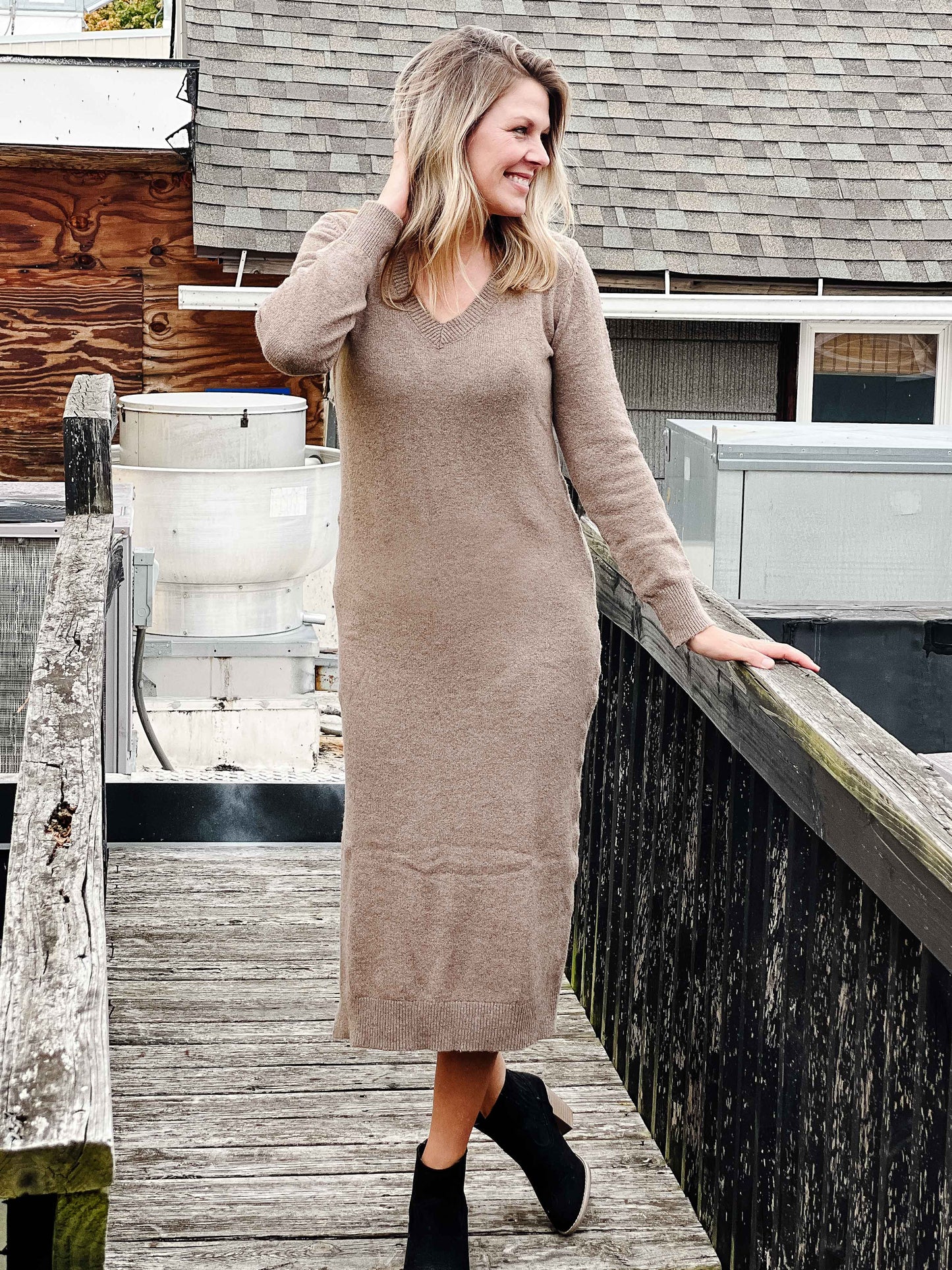 WINNIE V-Neck Sweater Maxi Dress